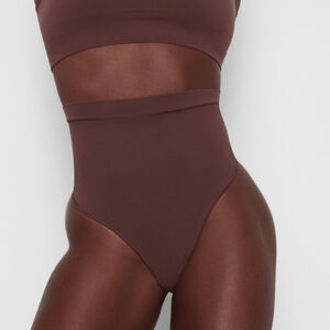 Skims Kim Kardashian Sculpting Mid Waist Thong Cocoa Brown Size Small Medium